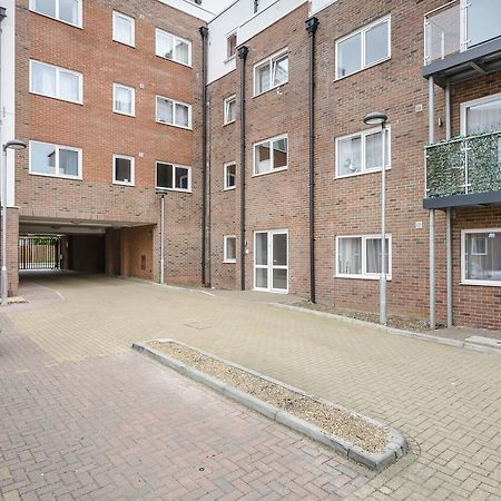 1 Bed Apt Sleeps 4 Luton  Eksteriør bilde