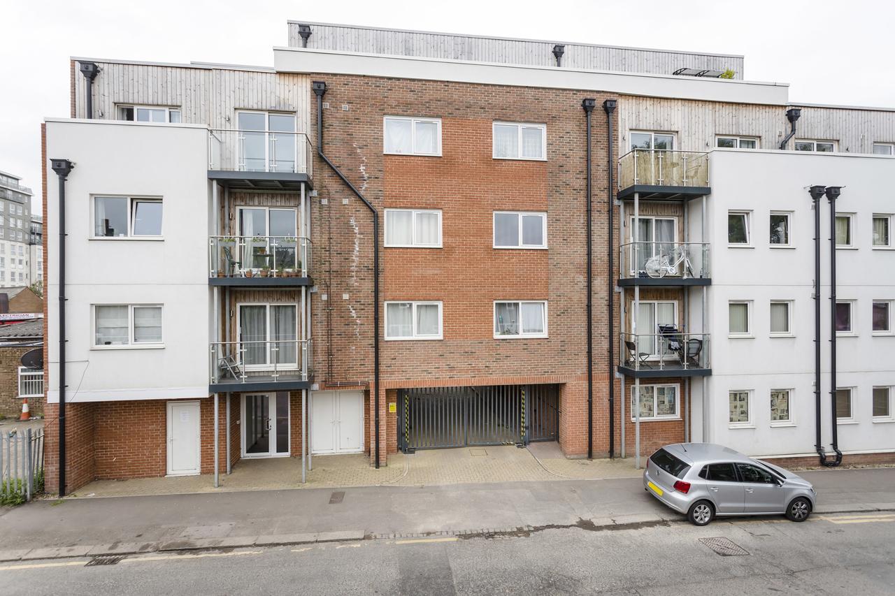 1 Bed Apt Sleeps 4 Luton  Eksteriør bilde