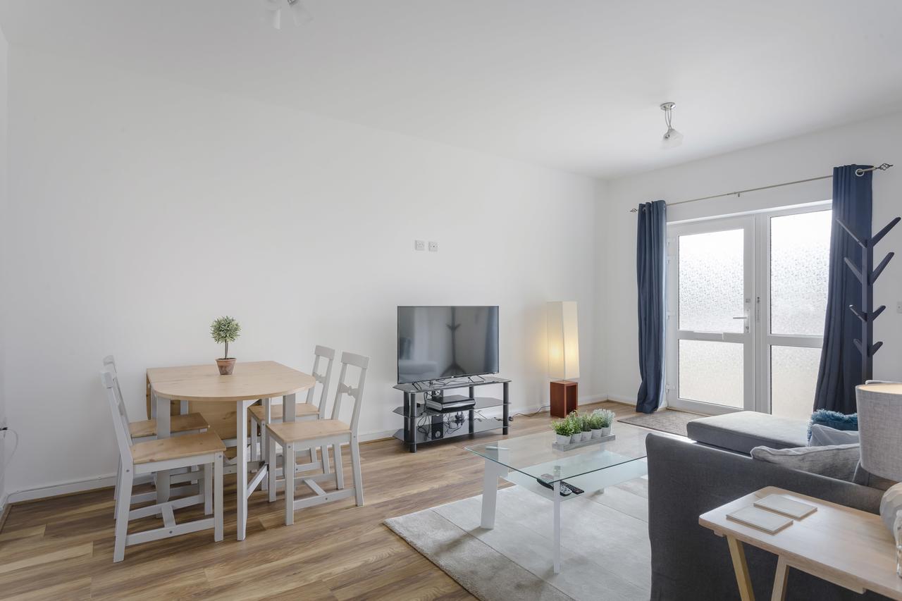 1 Bed Apt Sleeps 4 Luton  Eksteriør bilde