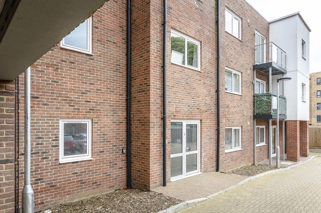 1 Bed Apt Sleeps 4 Luton  Eksteriør bilde