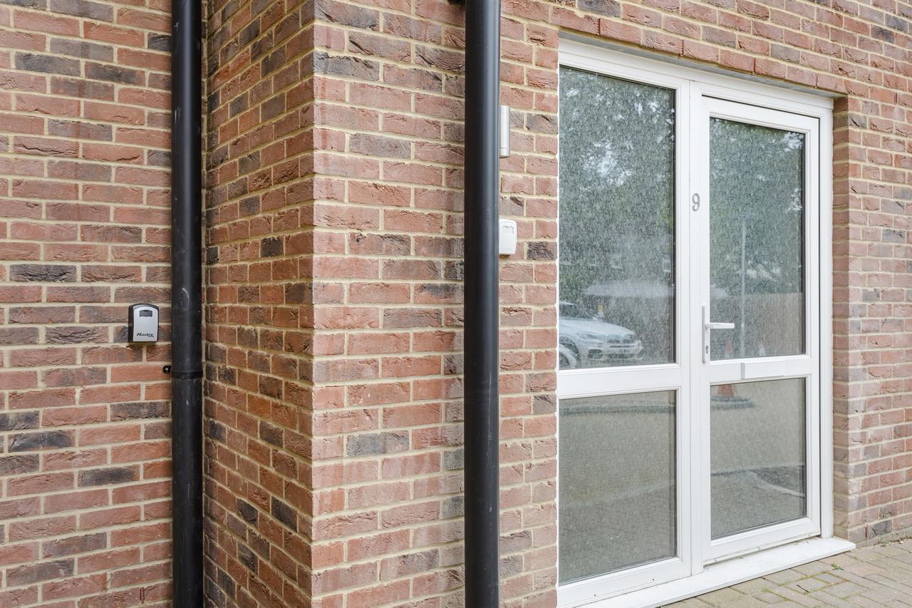 1 Bed Apt Sleeps 4 Luton  Eksteriør bilde